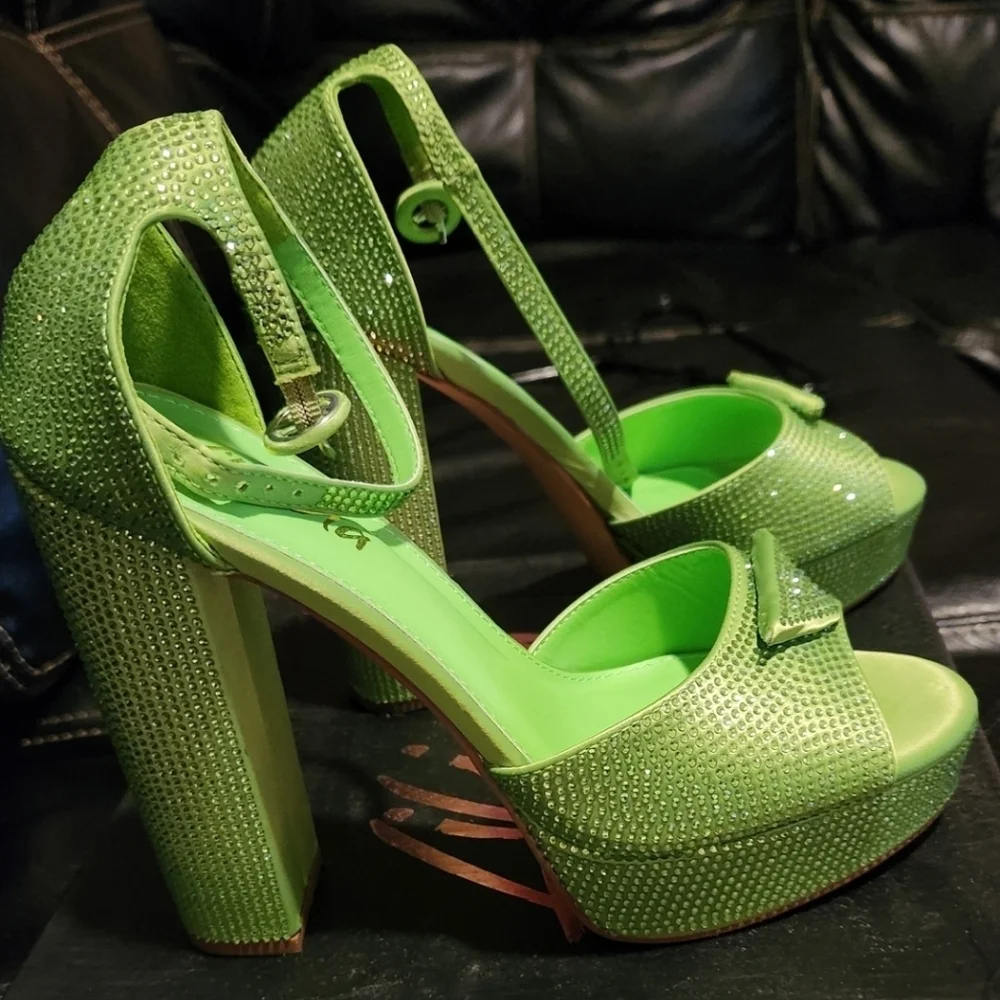 Vibrant Green Platform Heels - Picture 5 of 10